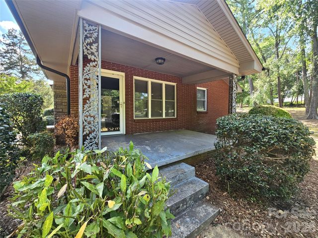 557 Goldmoor Drive NE, Concord, NC 28025