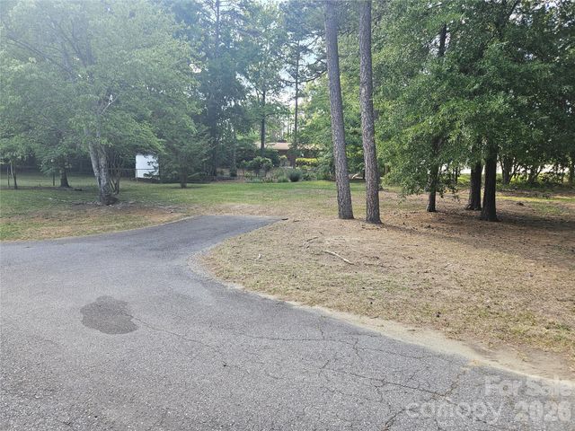 557 Goldmoor Drive NE, Concord, NC 28025