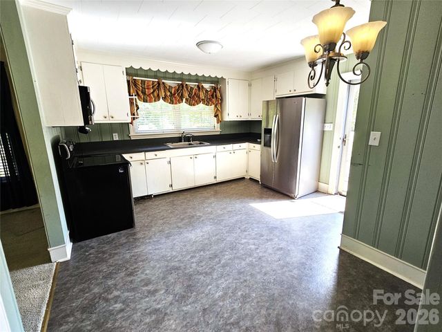 557 Goldmoor Drive NE, Concord, NC 28025