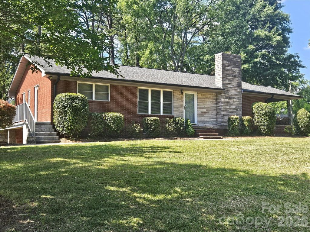 557 Goldmoor Drive NE, Concord, NC 28025