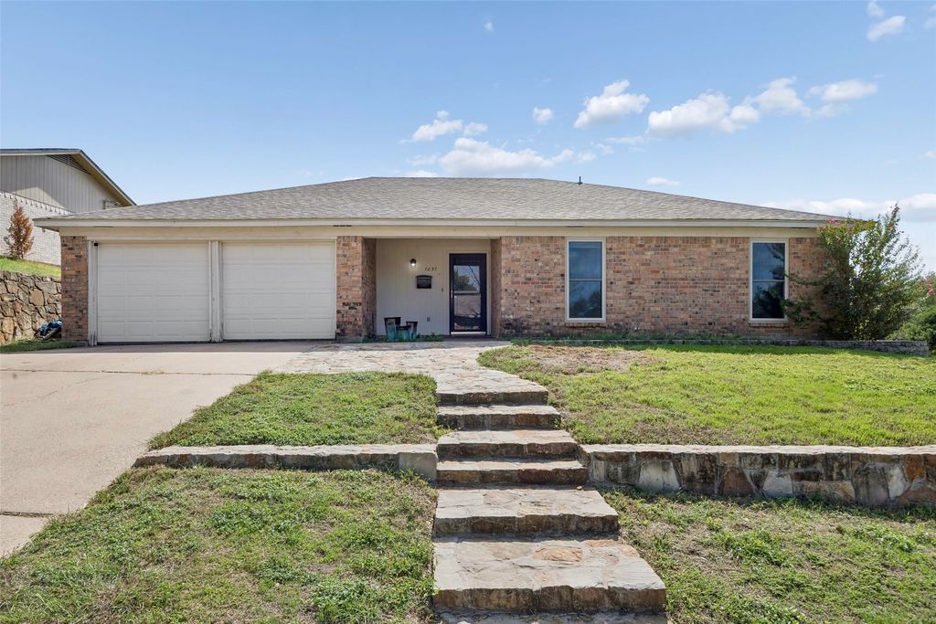 7837 Gaston Avenue, Fort Worth, TX 76116 — exterior
