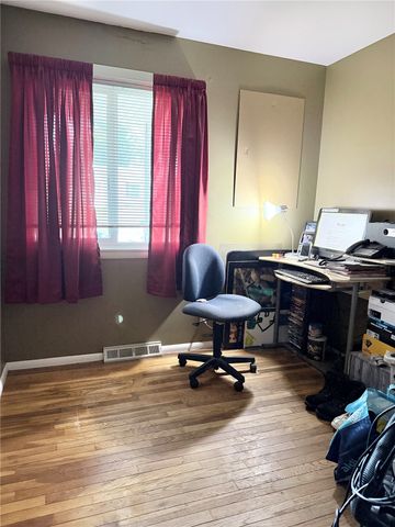 5200 Holly Avenue, Cedar Rapids, IA 52405