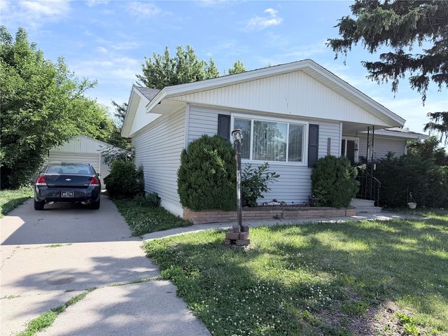 5200 Holly Avenue, Cedar Rapids, IA 52405
