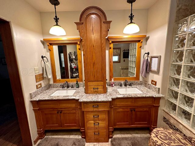 615 S 6th Street, Canadian, TX 79014