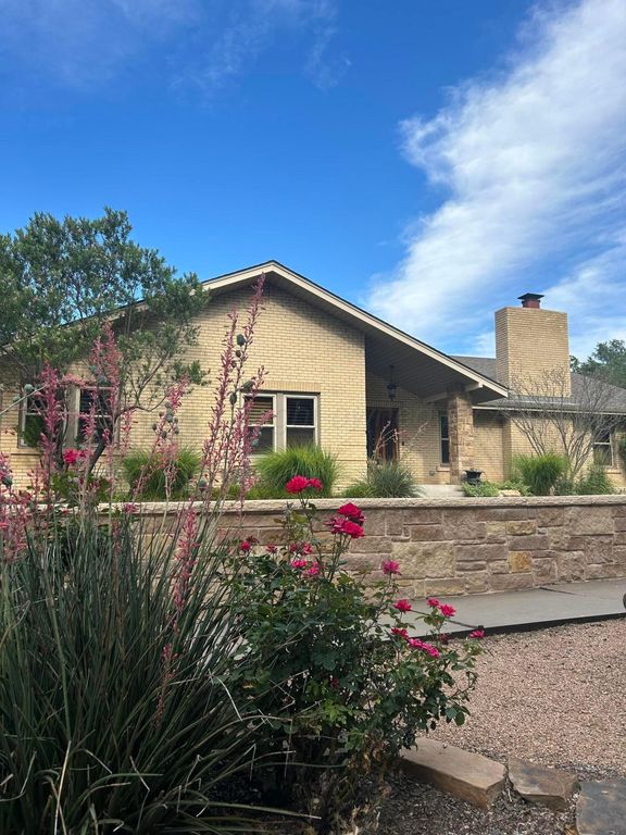 615 S 6th Street, Canadian, TX 79014