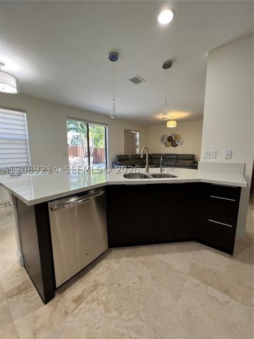 10230 NW 86th St, Doral, FL 33178