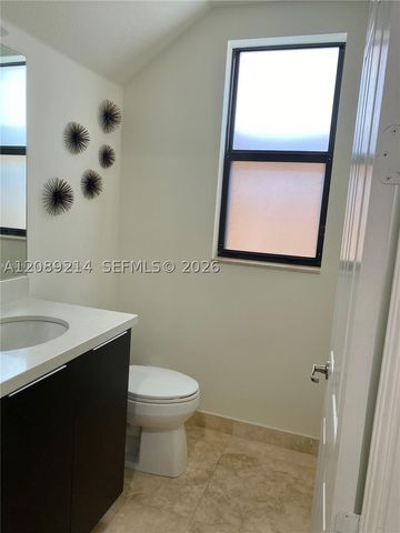 10230 NW 86th St, Doral, FL 33178