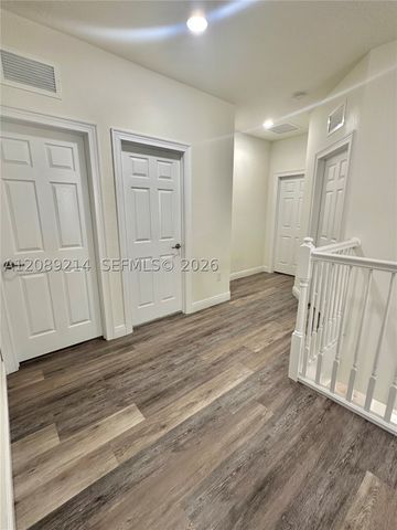 10230 NW 86th St, Doral, FL 33178
