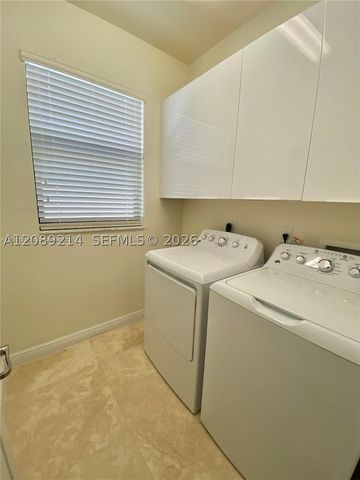 10230 NW 86th St, Doral, FL 33178