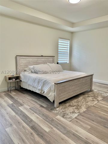 10230 NW 86th St, Doral, FL 33178