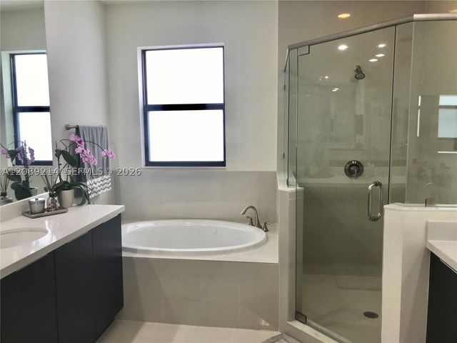 10230 NW 86th St, Doral, FL 33178