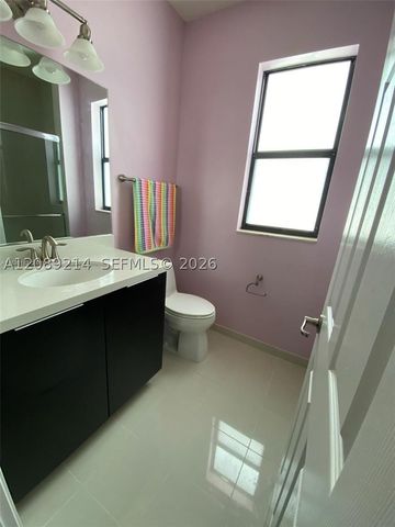 10230 NW 86th St, Doral, FL 33178