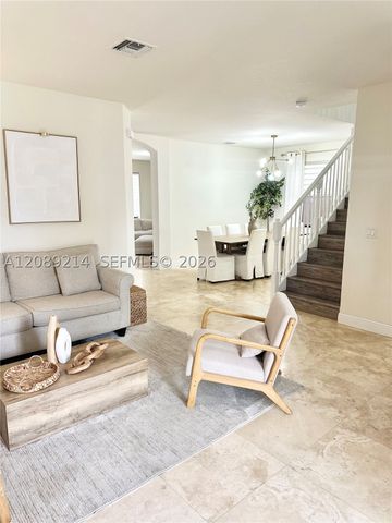 10230 NW 86th St, Doral, FL 33178