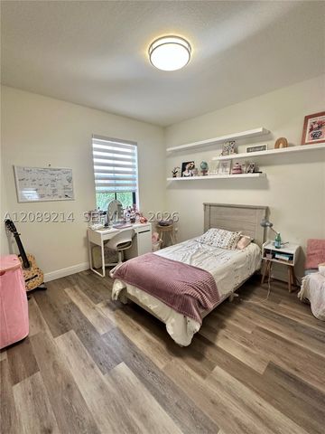 10230 NW 86th St, Doral, FL 33178