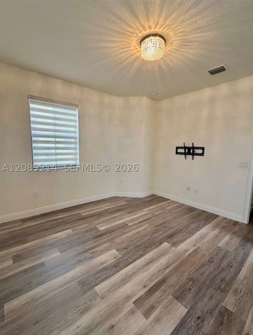 10230 NW 86th St, Doral, FL 33178