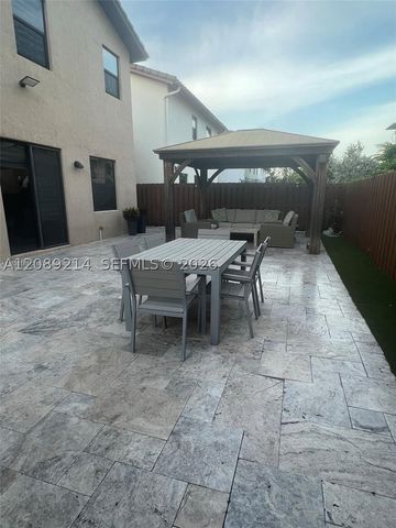 10230 NW 86th St, Doral, FL 33178