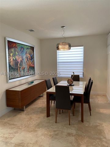 10230 NW 86th St, Doral, FL 33178