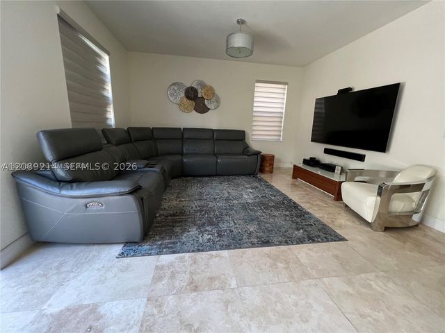 10230 NW 86th St, Doral, FL 33178