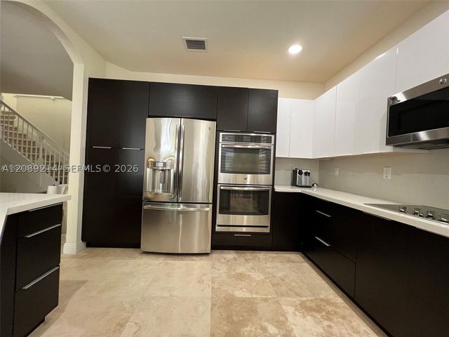 10230 NW 86th St, Doral, FL 33178