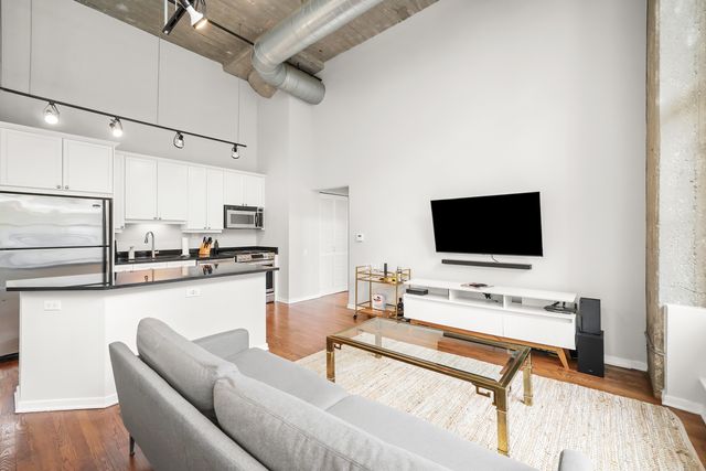 900 N Kingsbury Street 971, Chicago, IL 60610