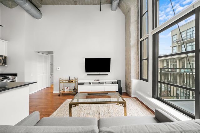 900 N Kingsbury Street 971, Chicago, IL 60610