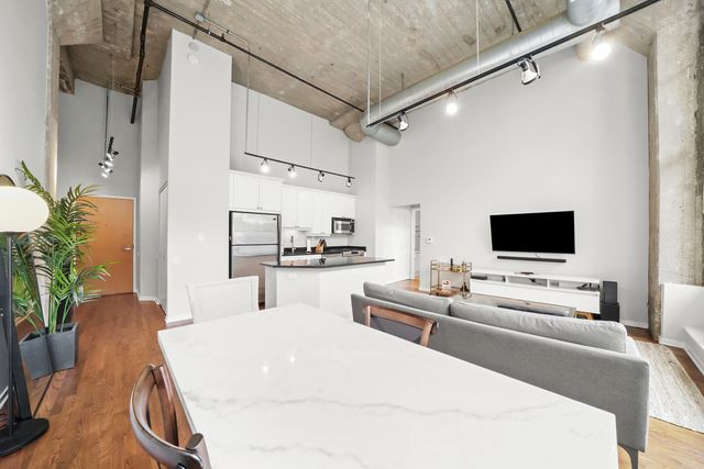 900 N Kingsbury Street 971, Chicago, IL 60610