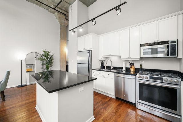 900 N Kingsbury Street 971, Chicago, IL 60610