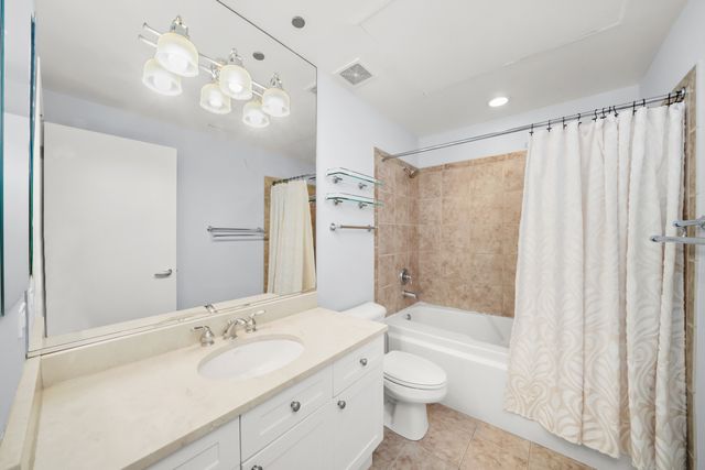 900 N Kingsbury Street 971, Chicago, IL 60610