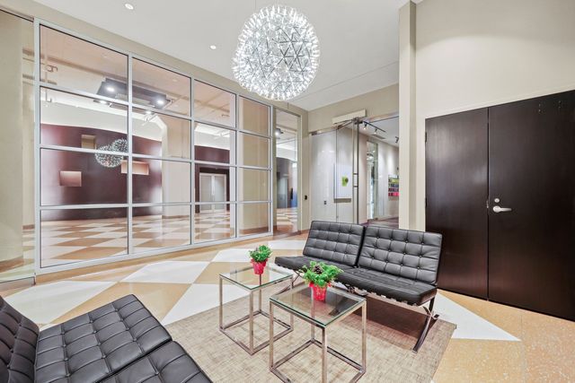 900 N Kingsbury Street 971, Chicago, IL 60610