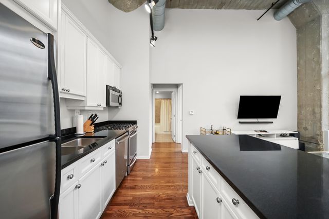 900 N Kingsbury Street 971, Chicago, IL 60610