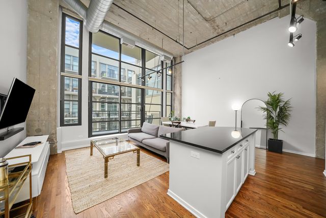 900 N Kingsbury Street 971, Chicago, IL 60610
