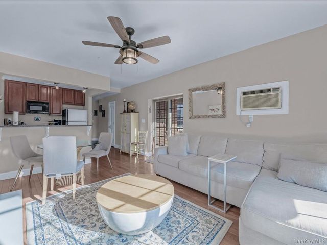 2525 Newtown Avenue 5A, Astoria, NY 11102