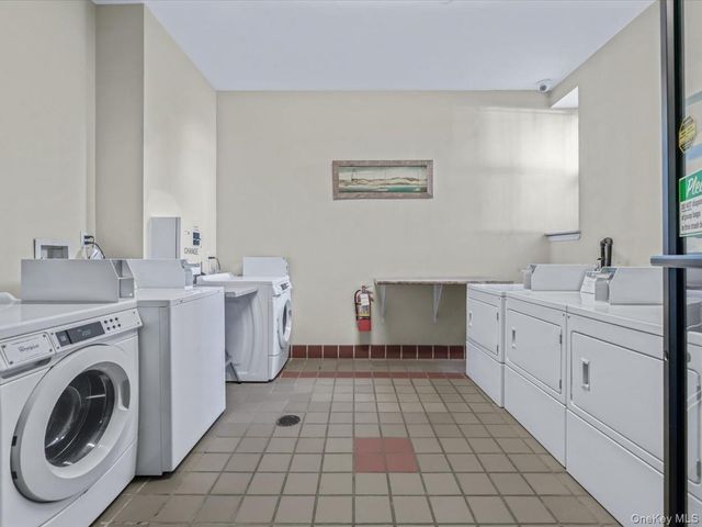 2525 Newtown Avenue 5A, Astoria, NY 11102