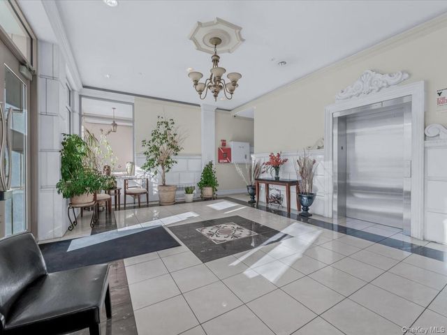 2525 Newtown Avenue 5A, Astoria, NY 11102