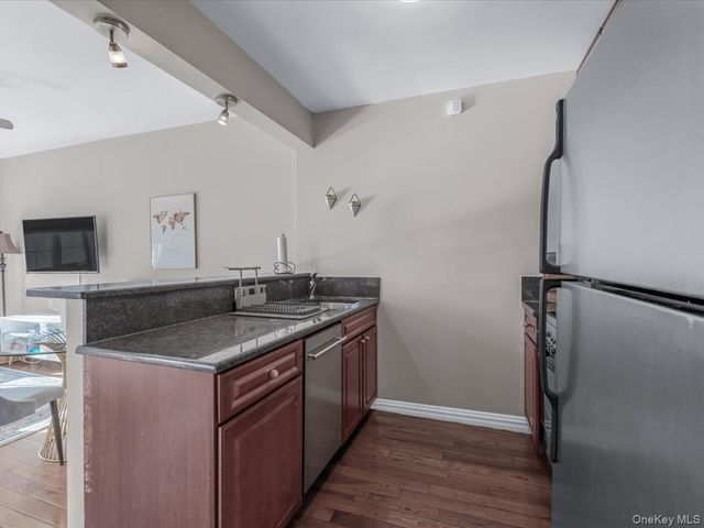2525 Newtown Avenue 5A, Astoria, NY 11102