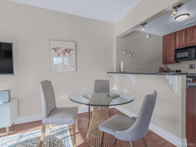 2525 Newtown Avenue 5A, Astoria, NY 11102