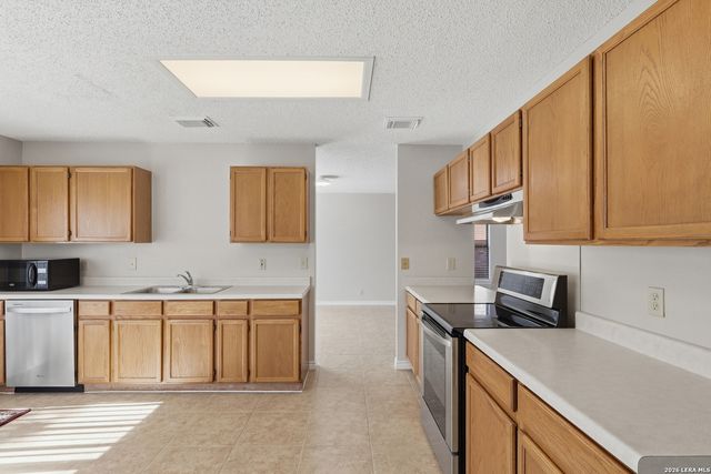 7846 Farlin Park Dr, San Antonio, TX 78249