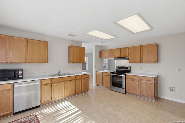 7846 Farlin Park Dr, San Antonio, TX 78249