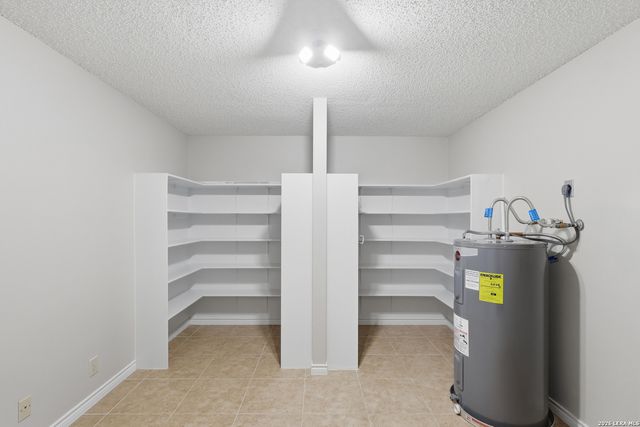 7846 Farlin Park Dr, San Antonio, TX 78249