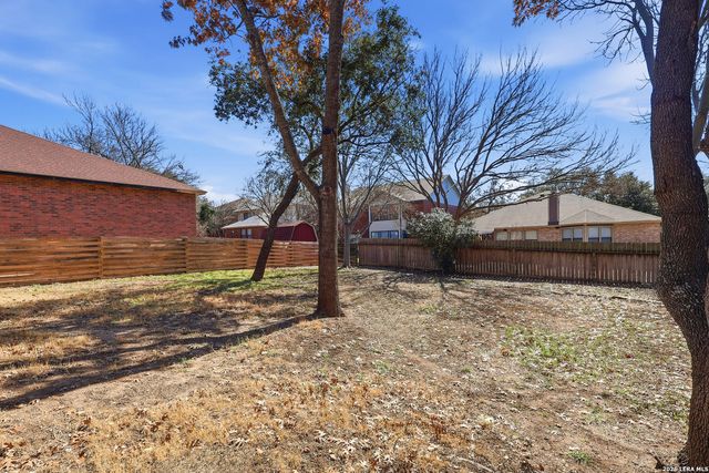 7846 Farlin Park Dr, San Antonio, TX 78249