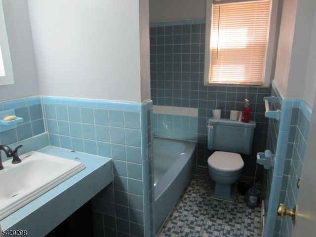 2 Evelyn Ct, Maplewood Twp., NJ 07040