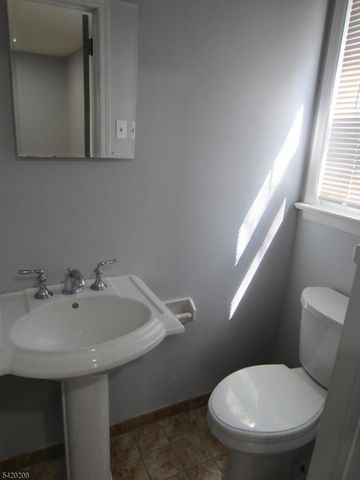 2 Evelyn Ct, Maplewood Twp., NJ 07040