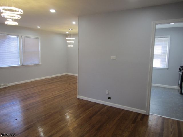 2 Evelyn Ct, Maplewood Twp., NJ 07040