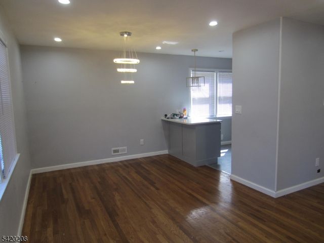 2 Evelyn Ct, Maplewood Twp., NJ 07040