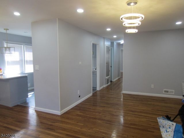 2 Evelyn Ct, Maplewood Twp., NJ 07040