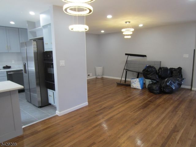 2 Evelyn Ct, Maplewood Twp., NJ 07040