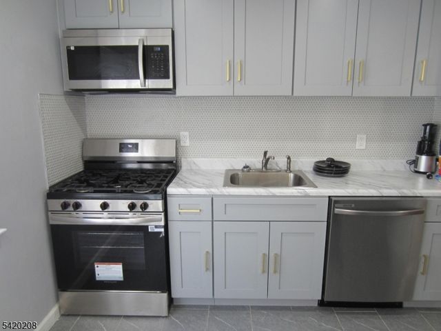 2 Evelyn Ct, Maplewood Twp., NJ 07040