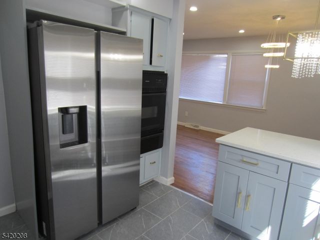 2 Evelyn Ct, Maplewood Twp., NJ 07040