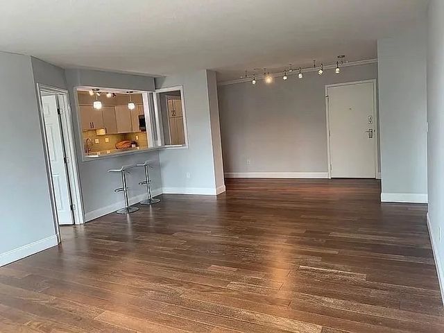 20 Hammond Pond Pkwy 206, Newton, MA 02467