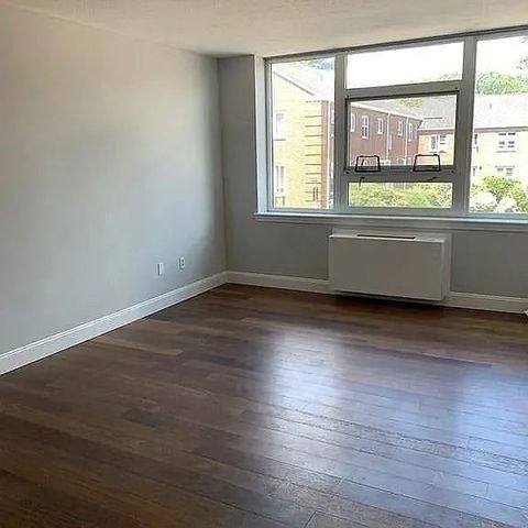20 Hammond Pond Pkwy 206, Newton, MA 02467